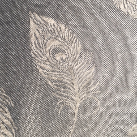 LulaRoe classic tee jacquard with feathers - Picture 3 of 5